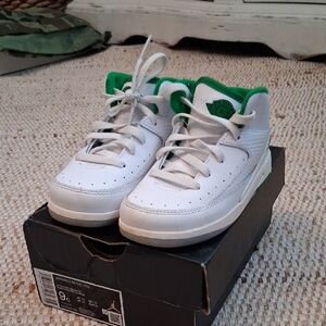 Air Jordan 2 Retro Lucky Green Kids White and Green High-Top Sneakers